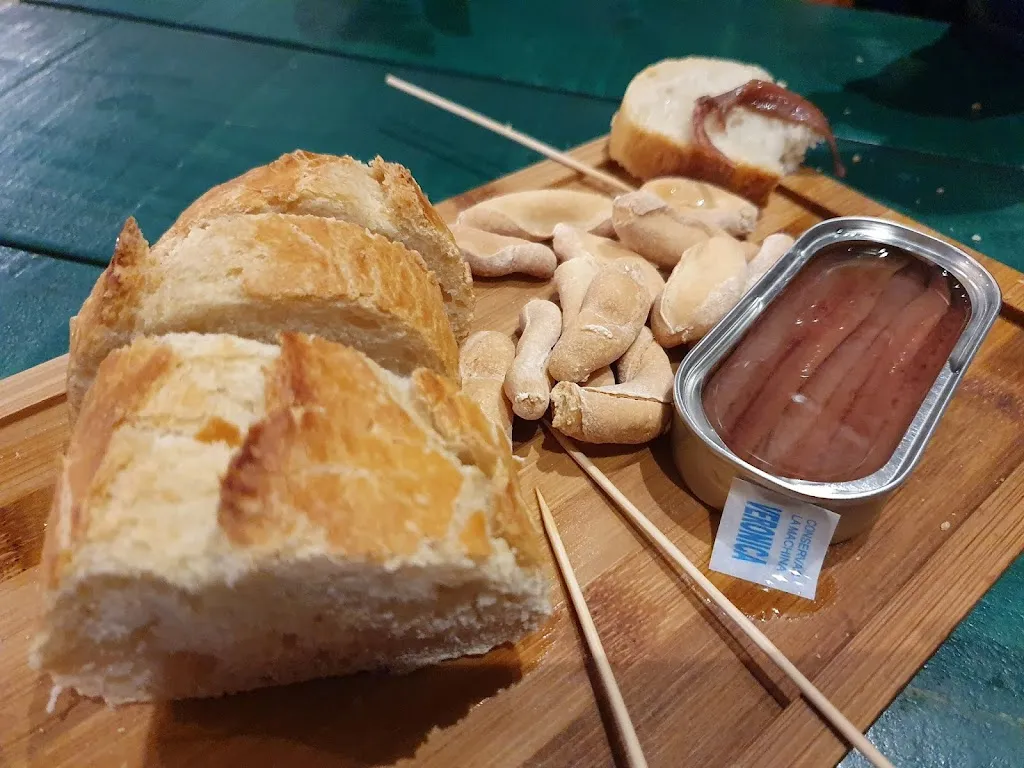 Alex Haas_La Mutua Anchoateca_Santoña_review