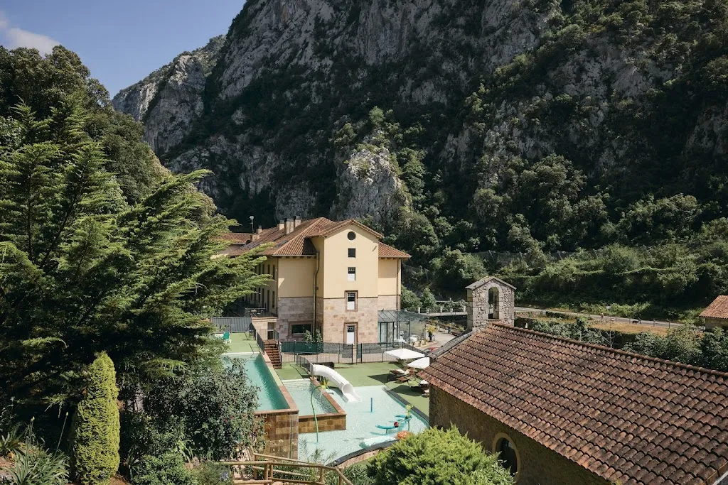 Hotel Balneario de la Hermida restaurant in Tresviso
