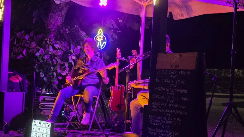 José Salvador Ferrer Manchón_EL HANGAR - Pub - Cafe - SELAYA_Selaya_review