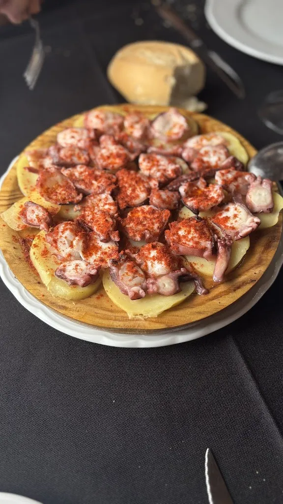 Alba Mena Torre_La Charola_Selaya_review