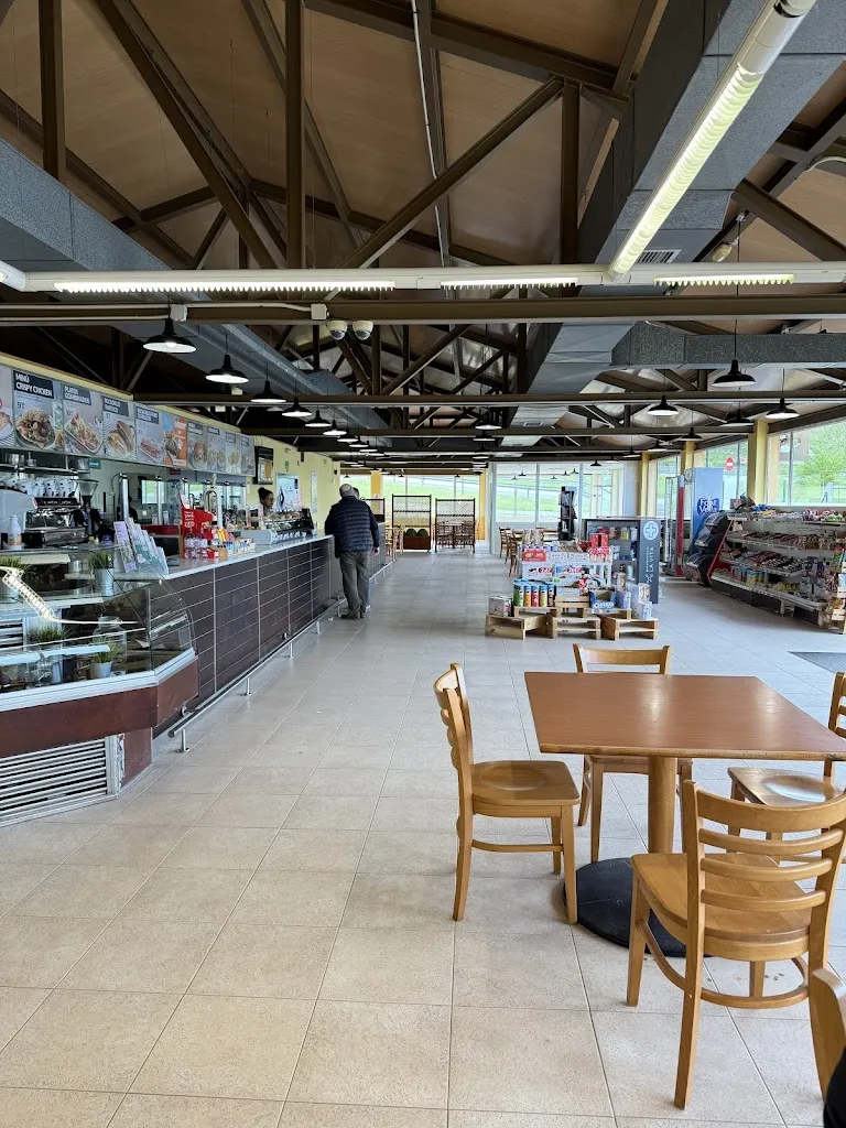 Indira Hernández Guadarrama_Área de Servicio Valdáliga Dirección Oviedo_Valdáliga_review