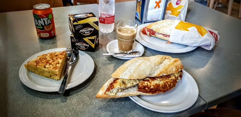 Manuel Gonzalez Vazquez_Restaurante Exit La Gineta_Gineta La_review