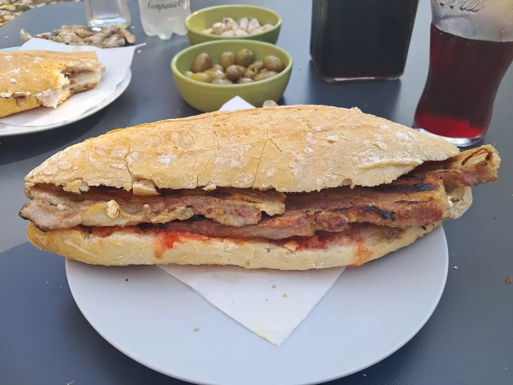 Francisco José Guillén Gali_Bar restaurant les piscines_Albocàsser_review