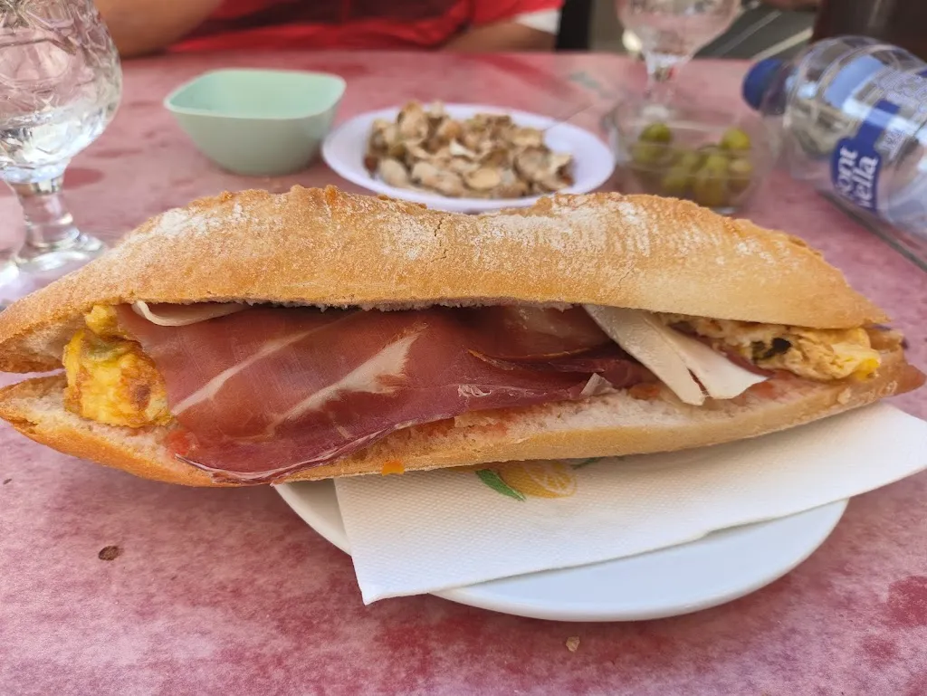 Bar Restaurante L'Arquet ristorante a Alfondeguilla