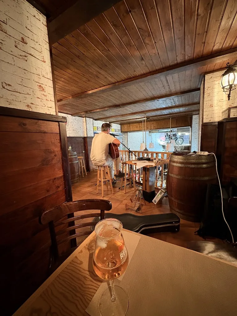 Olimpia “Pimpa” Hernández_Restro bar outlander_Herrera La_review