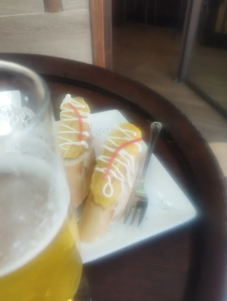 Luis M S_Restro bar outlander_Herrera La_review