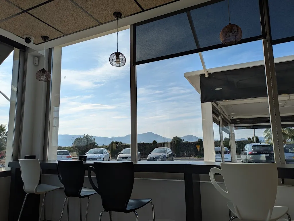 Neil Lewis_Mediterránea7 Cafetería / Restaurante_Almenara_review