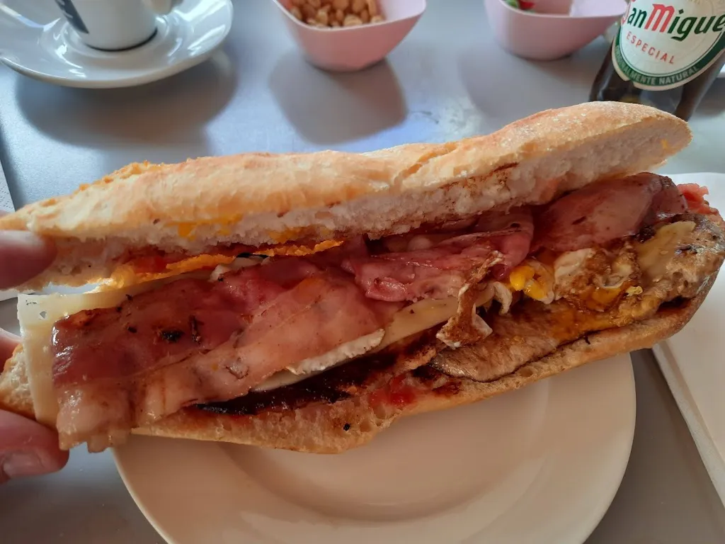 Bar Bocateria Els Cristals restaurant in Almenara