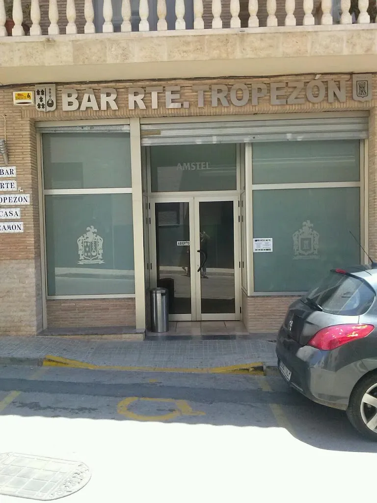 Bar-Restaurante TROPEZÓN restaurant in Almenara