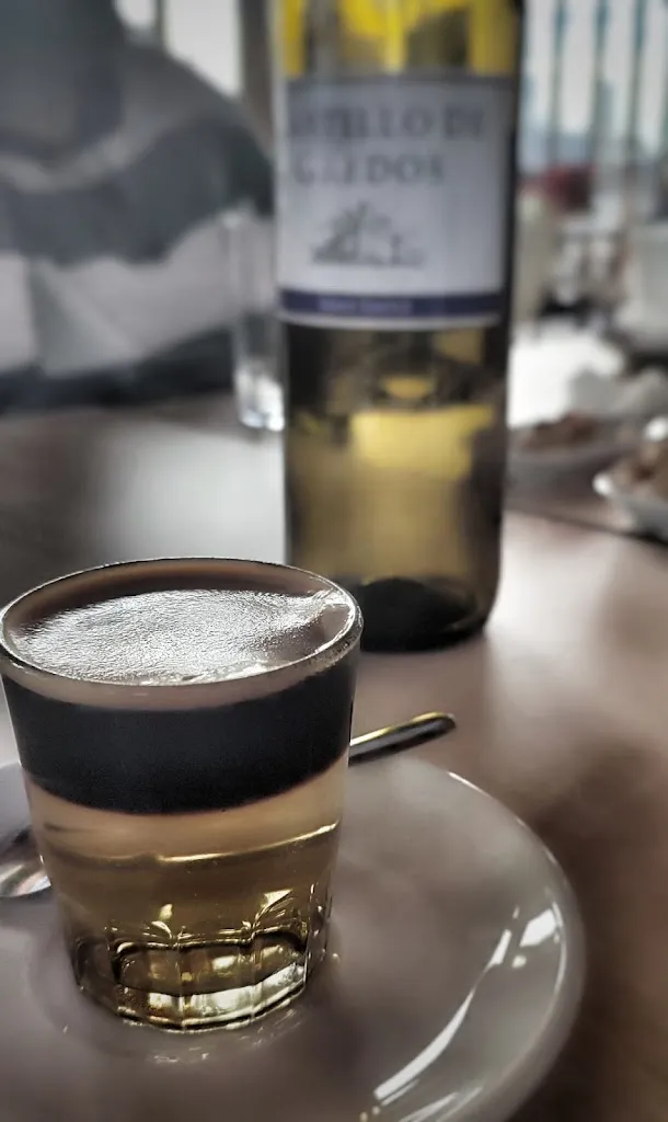 Chris Hall_EL ANCLA DE IRINA_Almenara_recensione