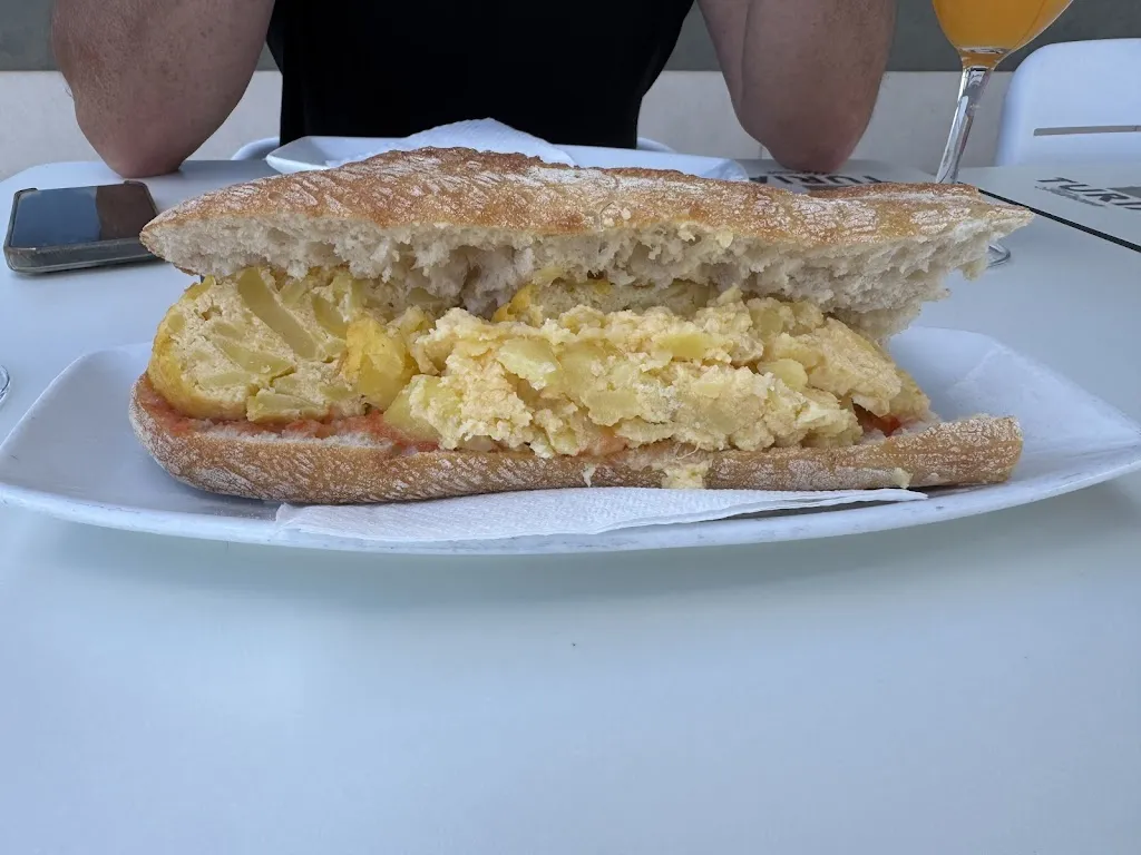 Rae Bush_Bd Brases_Almenara_review