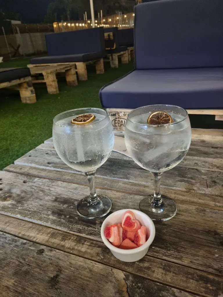 Jose Ramón Cabañero_B and Q - Beach bar_Almenara_recensione