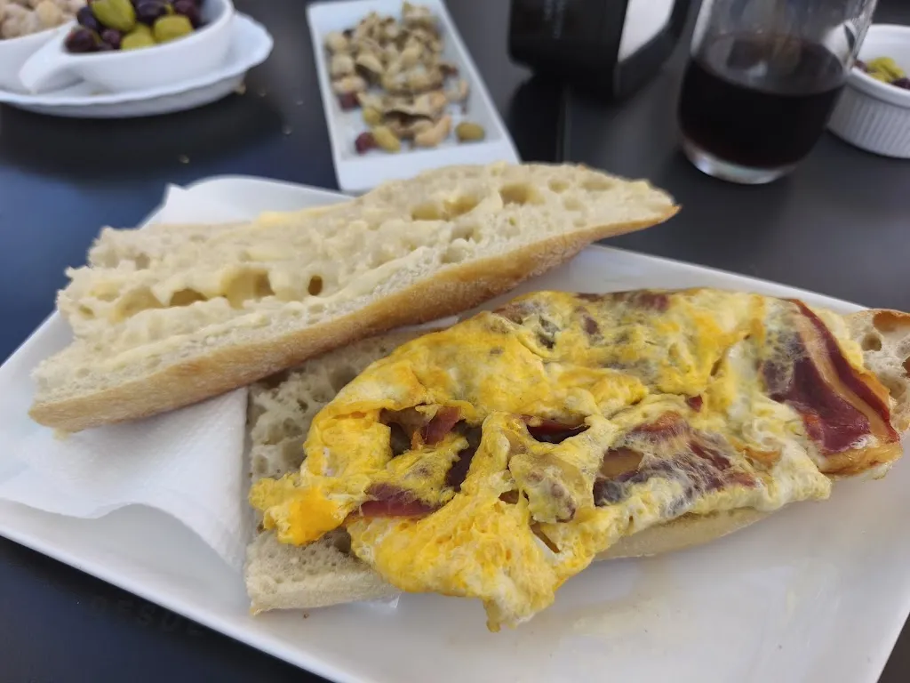 LUCIANO CATALAN_Bar Zailes_Ayódar_recensione