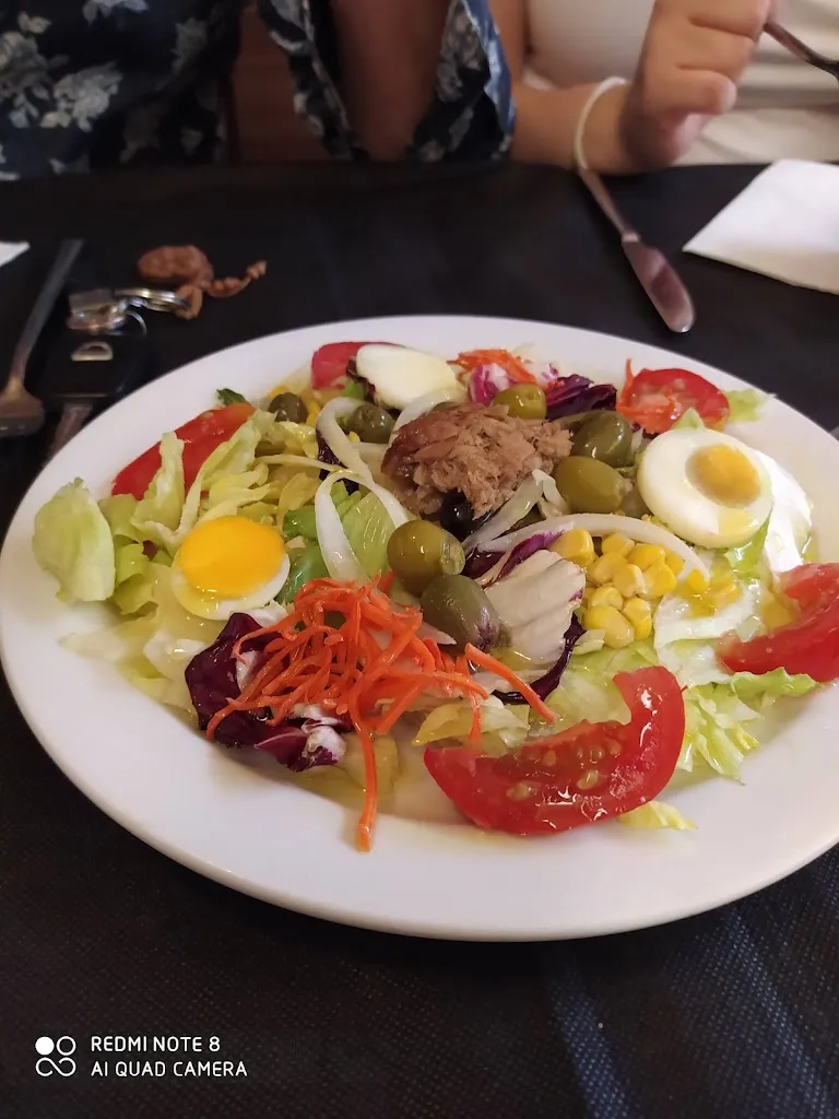 Samantha Hampton-Gray_Bar Rte L'hostal_Cabanes_review