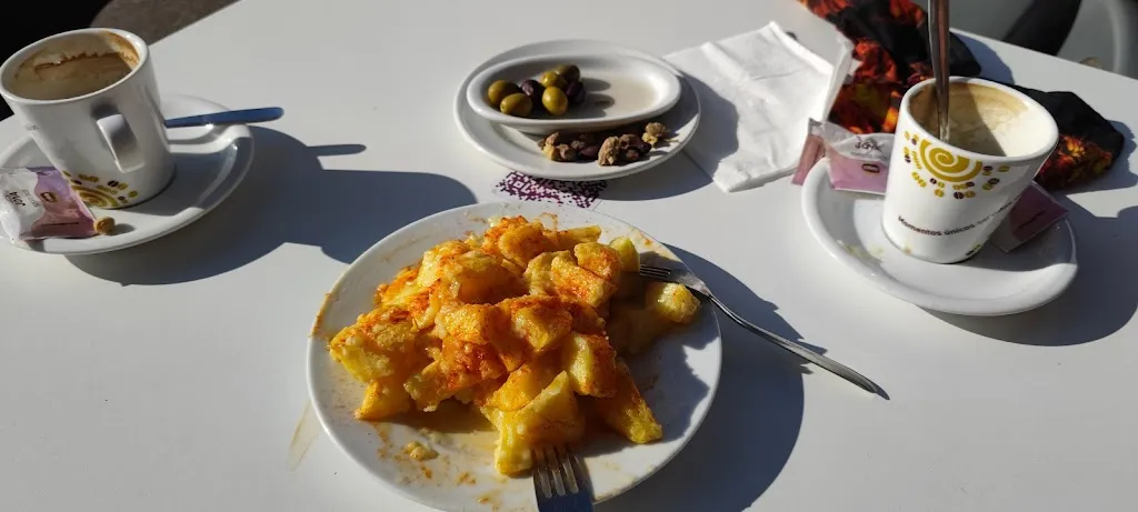 Alex Löffler_Bar Rte L'hostal_Cabanes_review