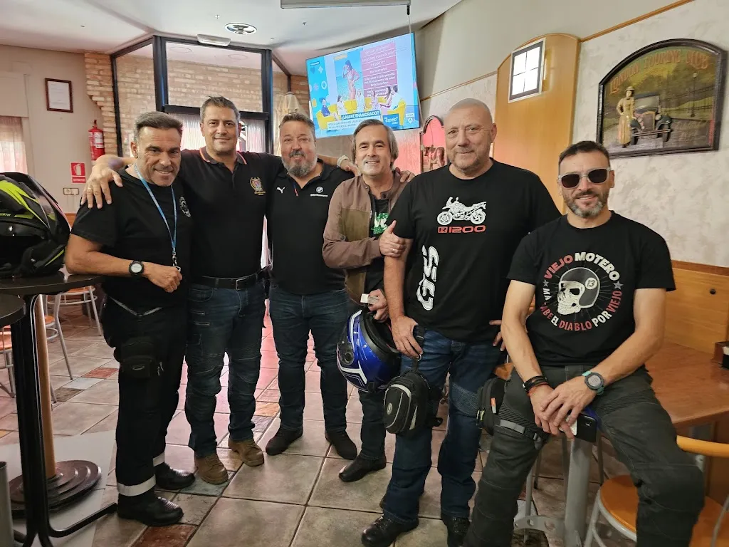 Gerar Aguirre_Bar Los Curros ATOMIUM_Lezuza_review