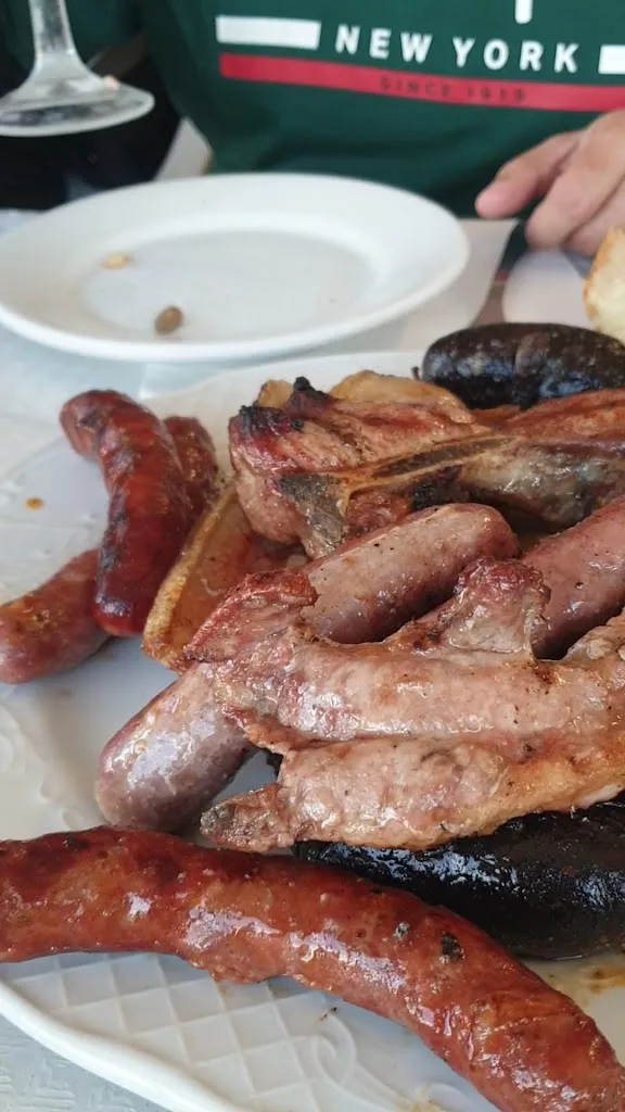 Bar Rte y ALOJAMIENTO RURAL el Castillo_Castillo de Villamalefa_slider_image_2