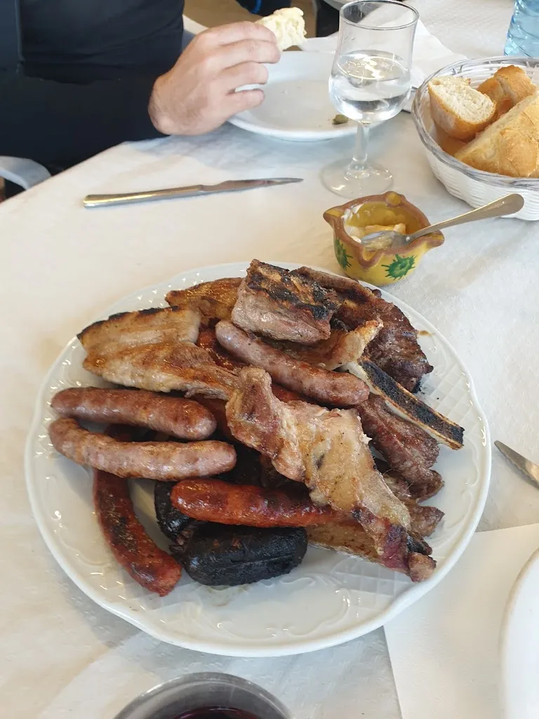 Bar Rte y ALOJAMIENTO RURAL el Castillo_Castillo de Villamalefa_slider_image_3