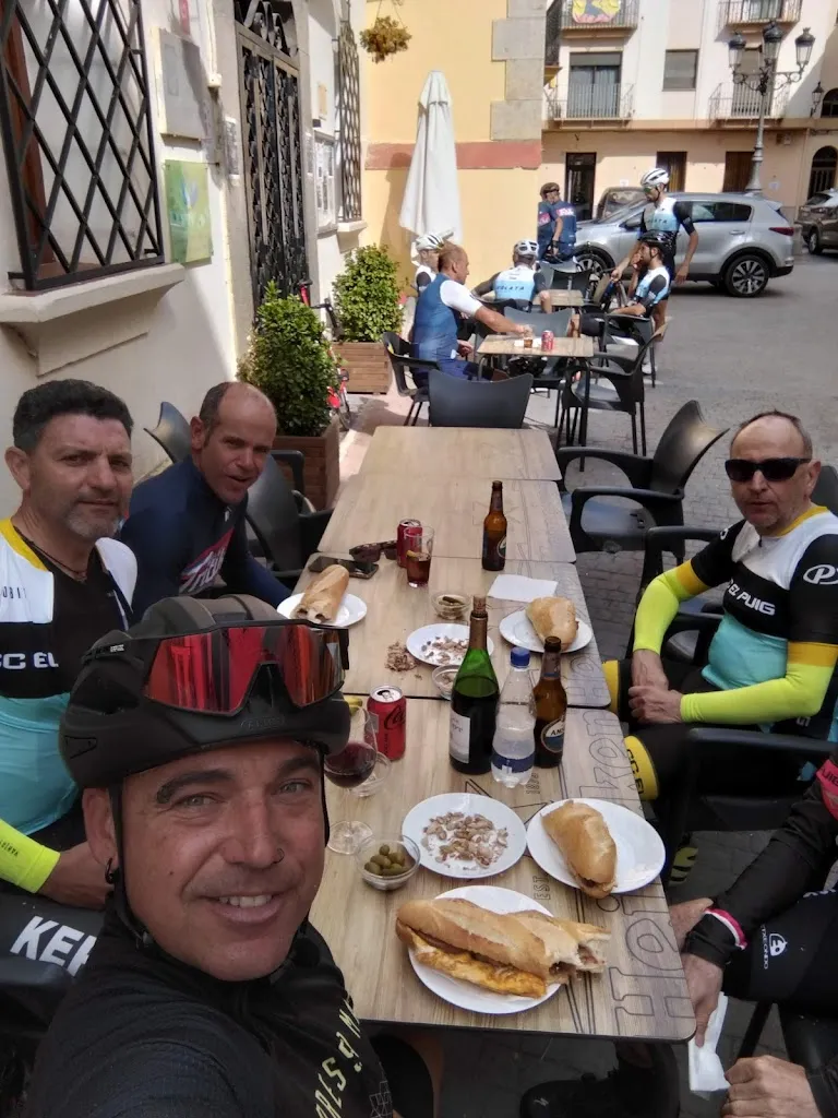 Nestor Luis De Cos_BAR RESTAURANTE LA PLAZA_Caudiel_review