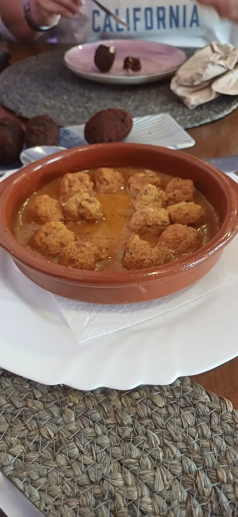 Austin Dunn_Casa Mati_Cervera del Maestre_review