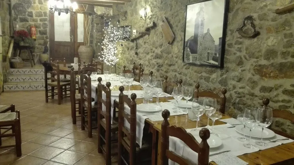 H* Rural Casa Anna restaurant in Chodos/Xodos