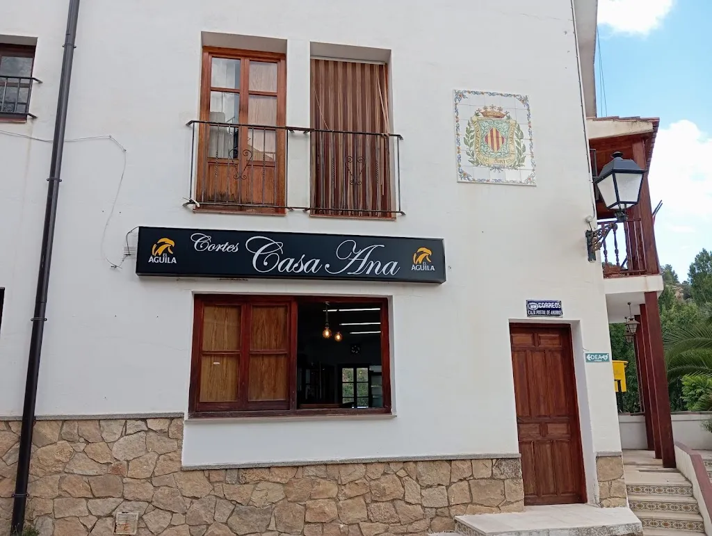 Tasca y tienda Cortes Casa Ana ristorante a Cortes de Arenoso