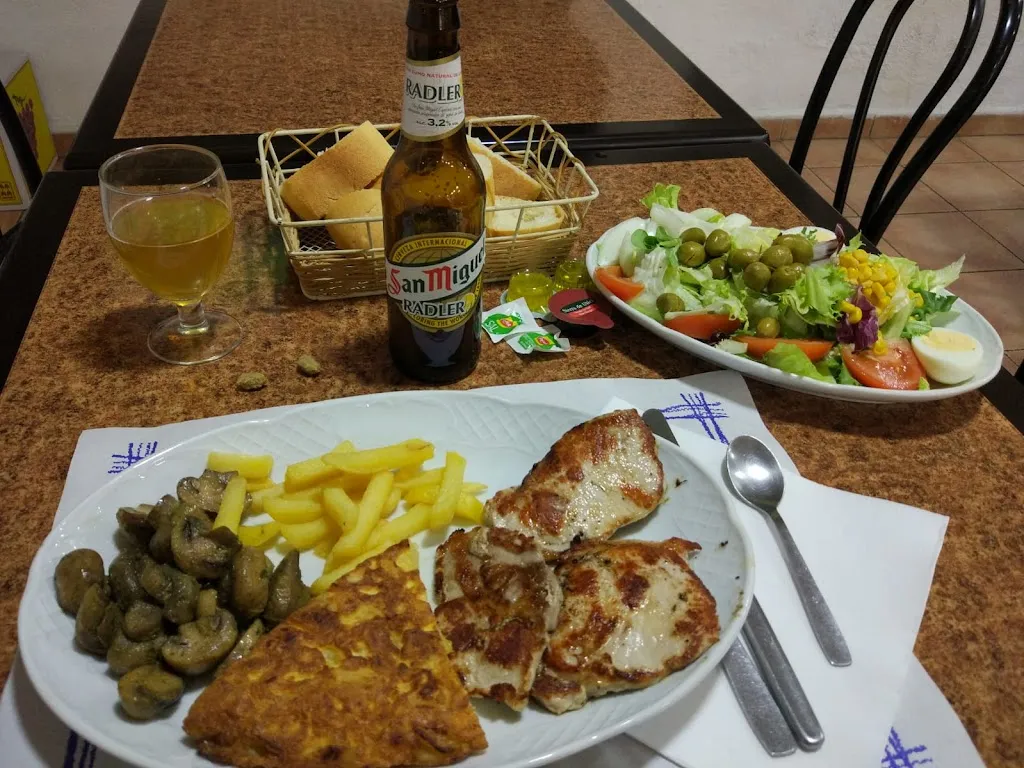 Pere Borrell_Bar La Plaza_Figueroles_review