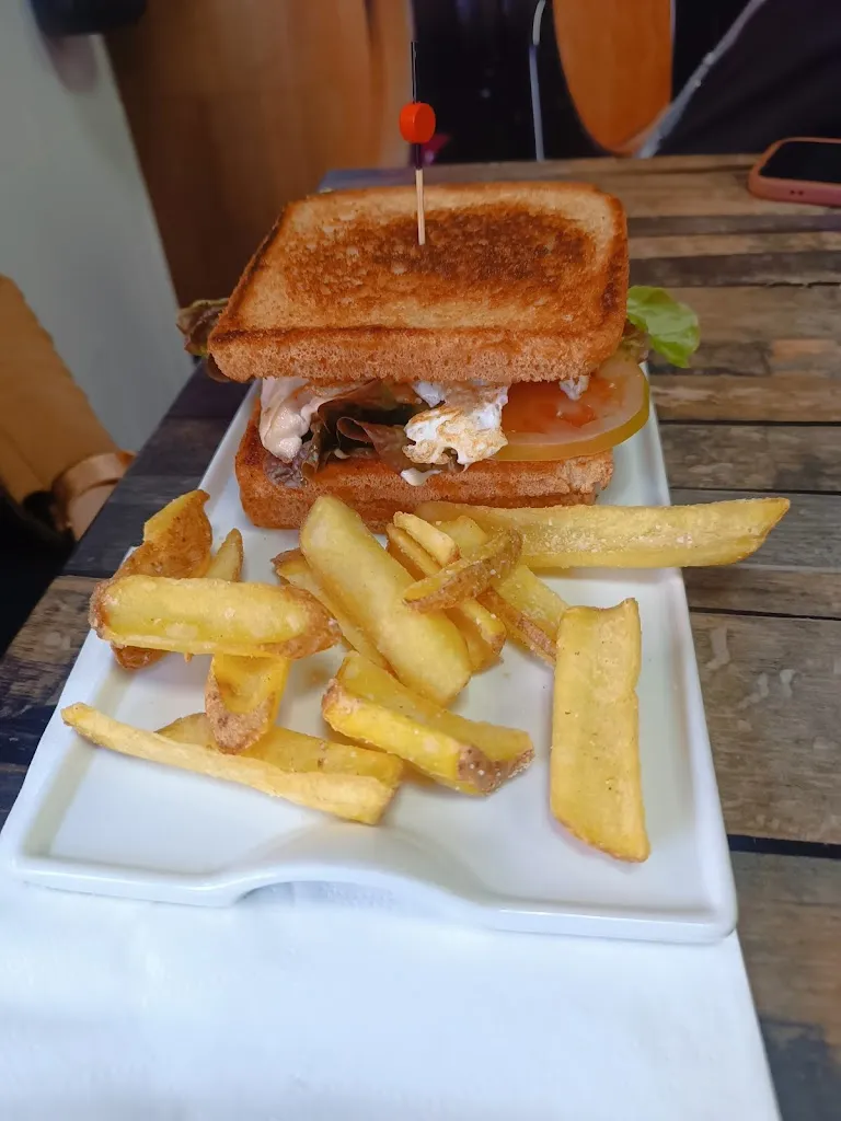 Cristina Lungu_Bar Felix_Chilches/Xilxes_review