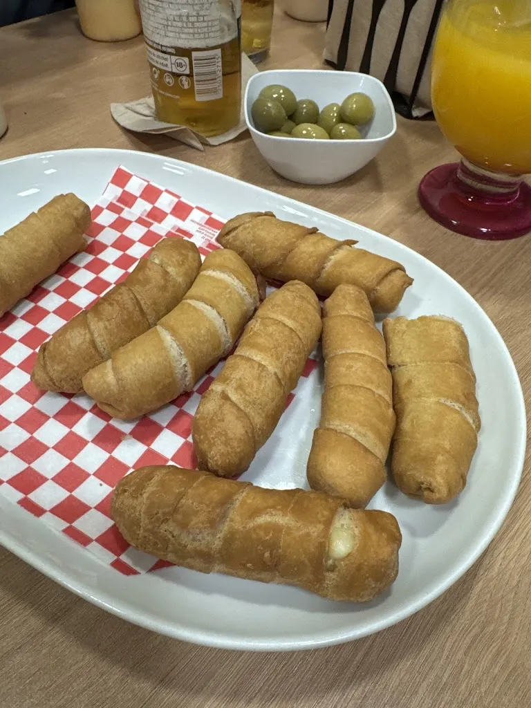 Andres Marin_Dakitos_Higueras_review