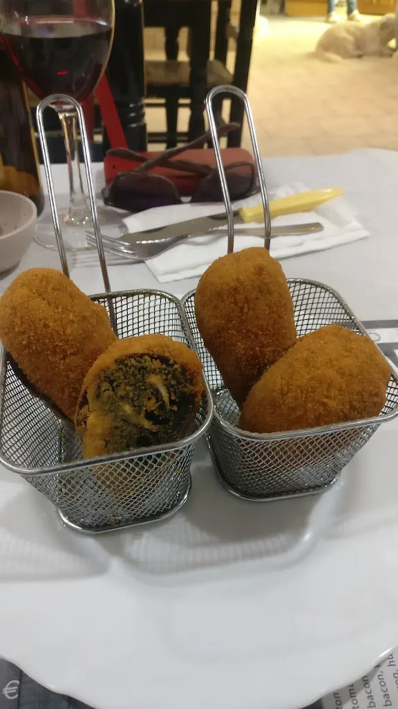 Jleft_BAR LA PARRA._Letur_review