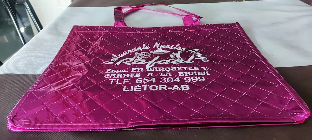 Victor Atienzar Martinez_Nuestro Amigo Rafael_Liétor_review