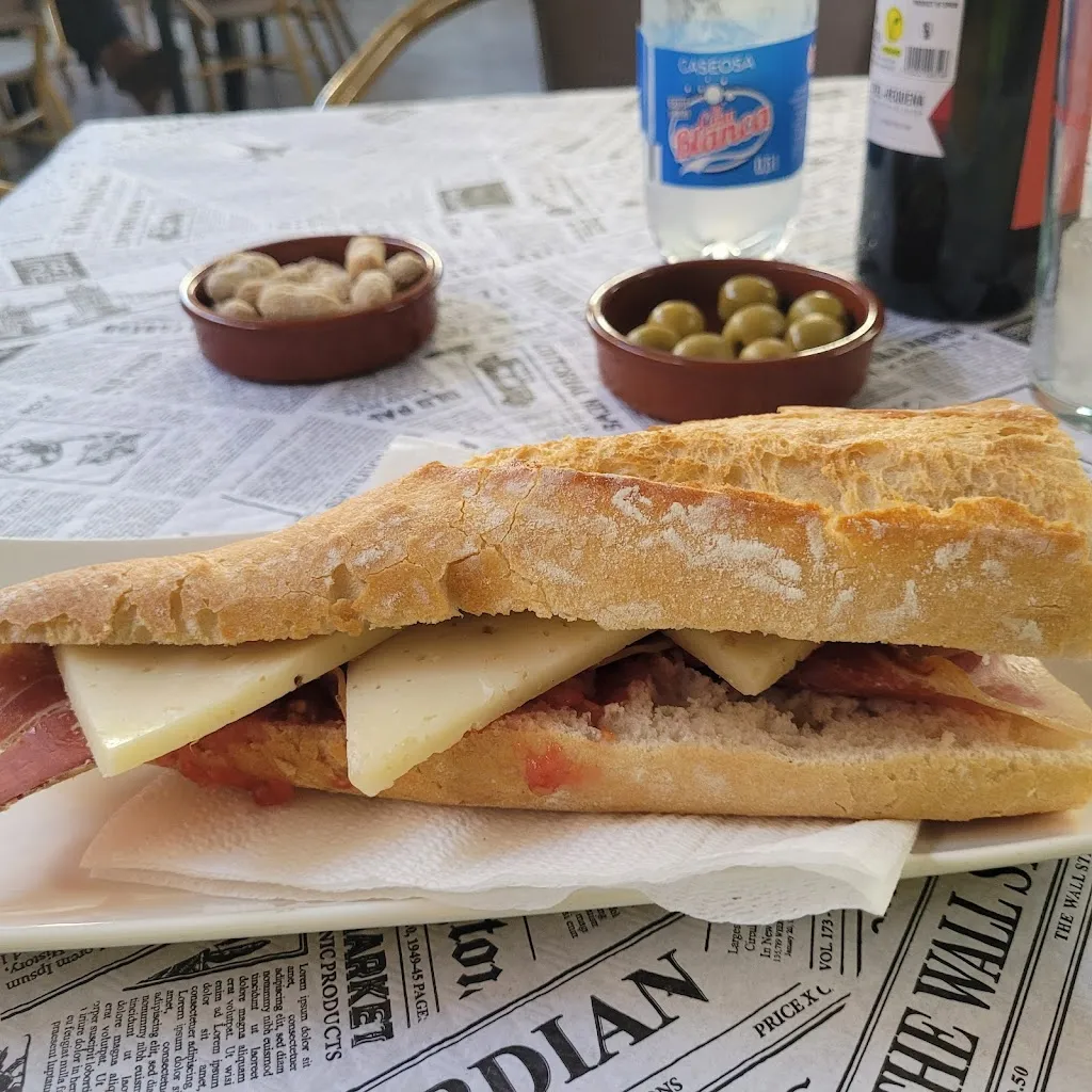 Victor Manuel Sanchez Lopez_Bar Balu_Geldo_review