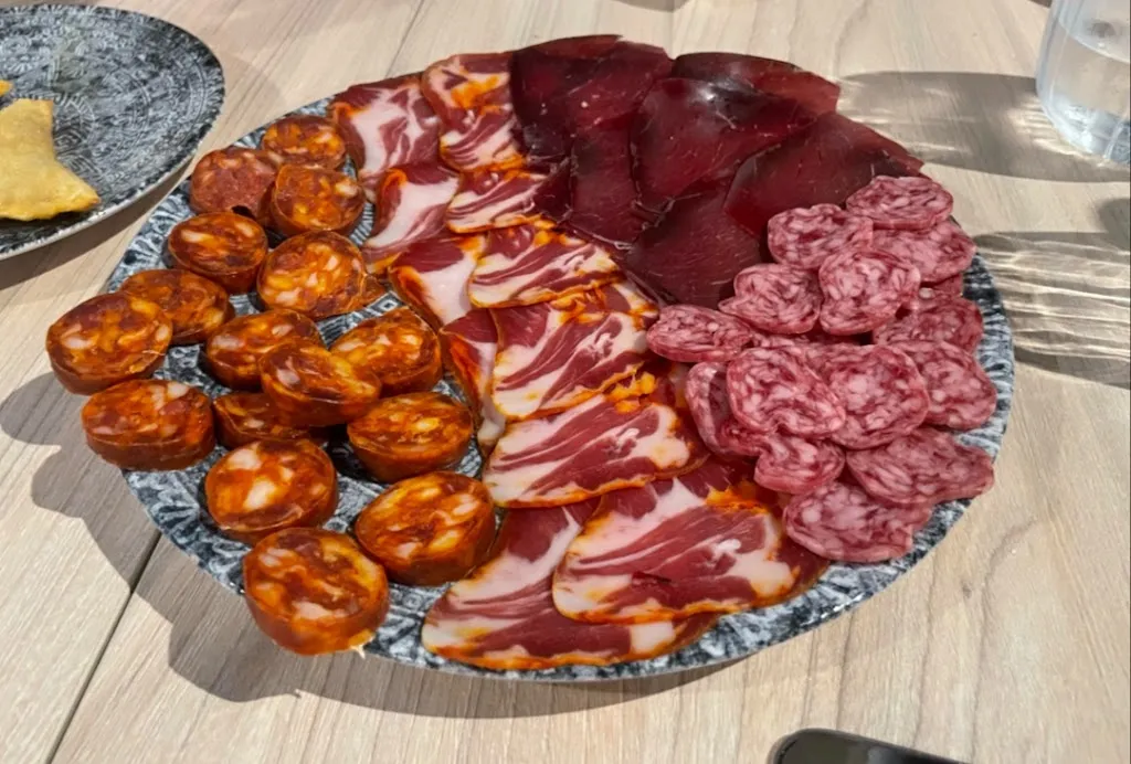 Gastrobar Dada_Morella_slider_image_3