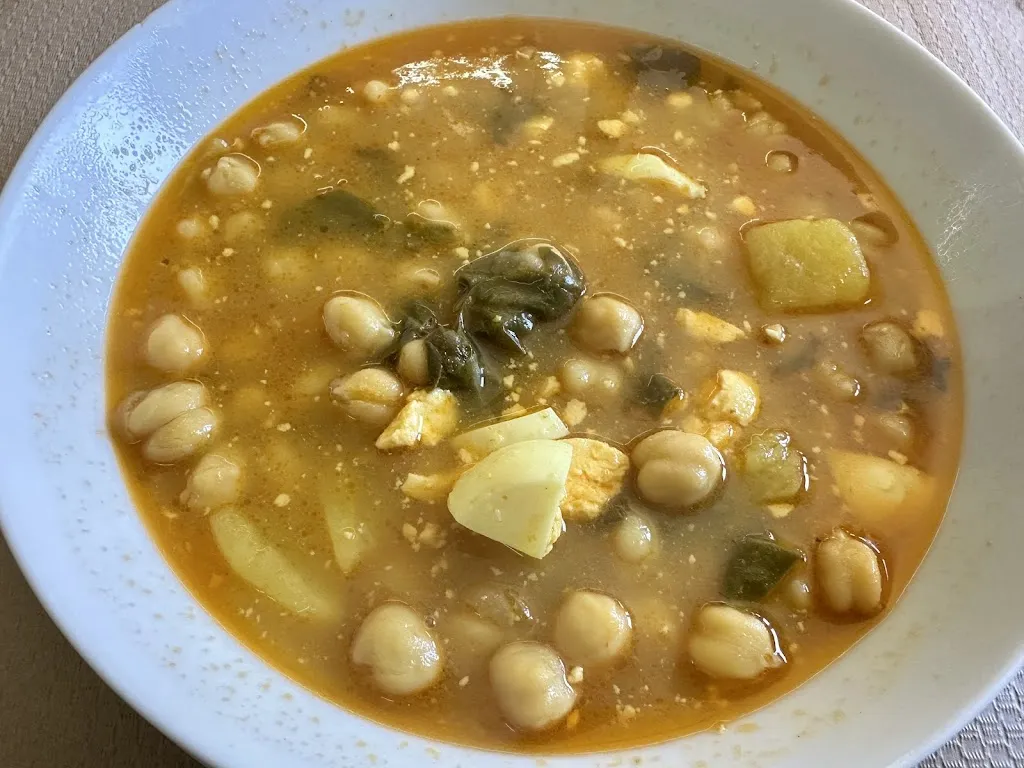 J. Ignacio del Saz_CASA ENGRACIA_Pavías_recensione