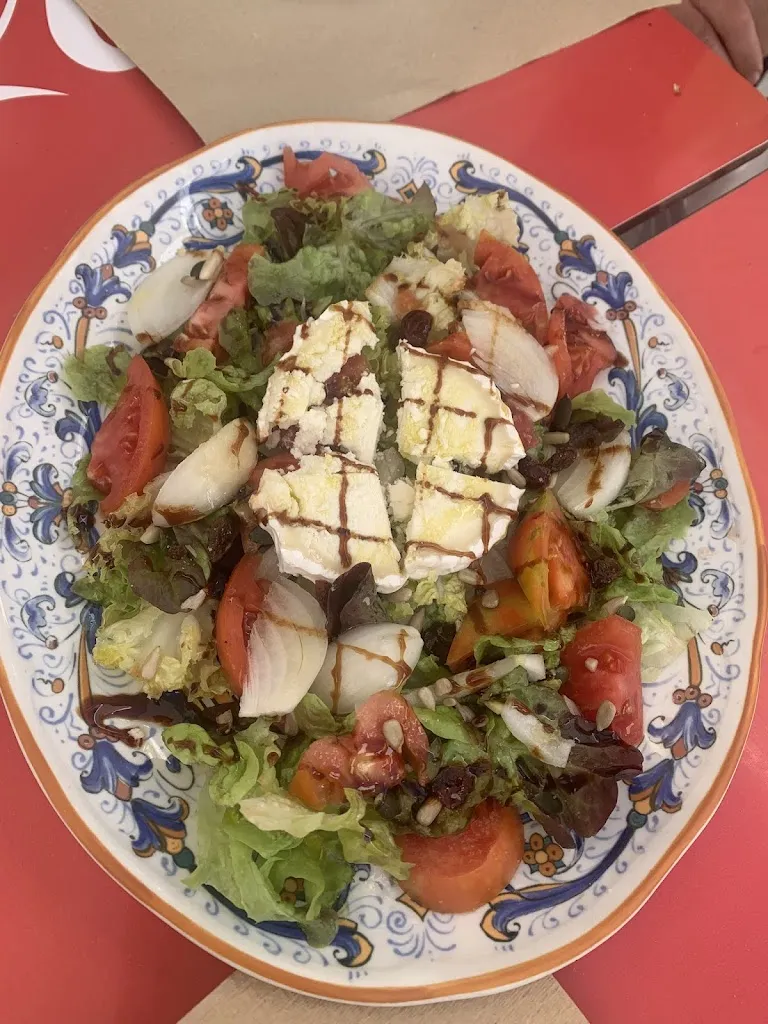 Robert Alvarez Suárez_CASA ENGRACIA_Pavías_recensione