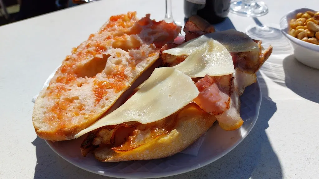 Paula Romero Quesada_Taperia Ca Vicent_Onda_review