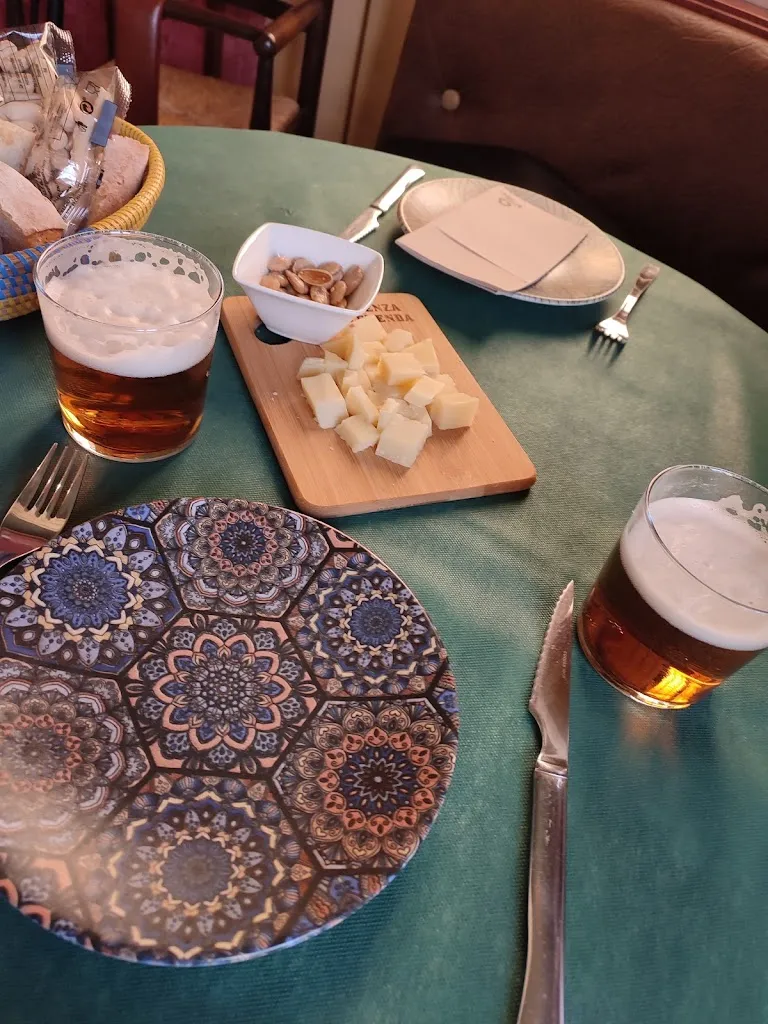 Menü_Restaurante-cafetería Comienza la Leyenda_Fuente-Álamo_Bild_6