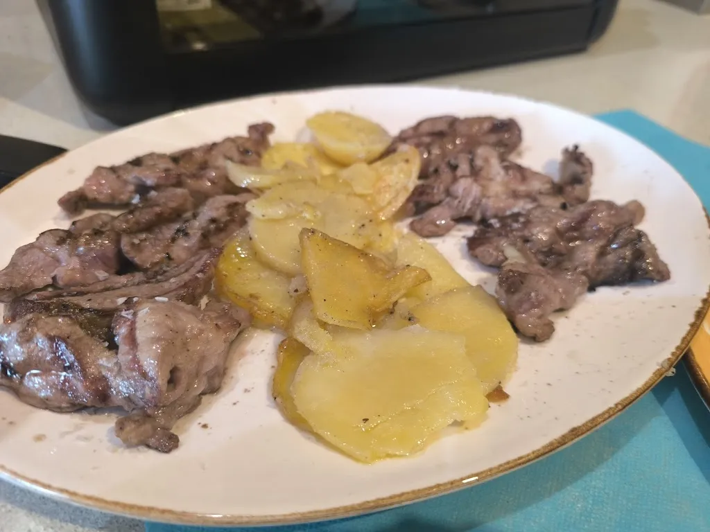 Kerman Urresti Lodosa_Restaurante-cafetería Comienza la Leyenda_Fuente-Álamo_Bewertung