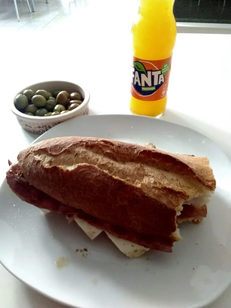 Café Bar La Senda restaurant in Pobla Tornesa la