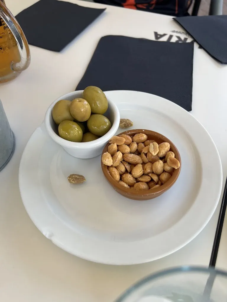 Joan Molina Ahís_Bar Raval_Pobla Tornesa la_review