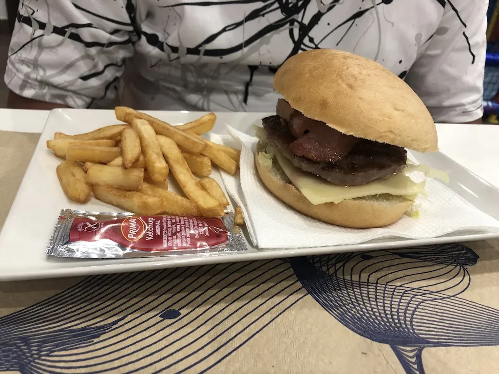 Cristina Hernaiz_La mar de bolas_Moncofa_review