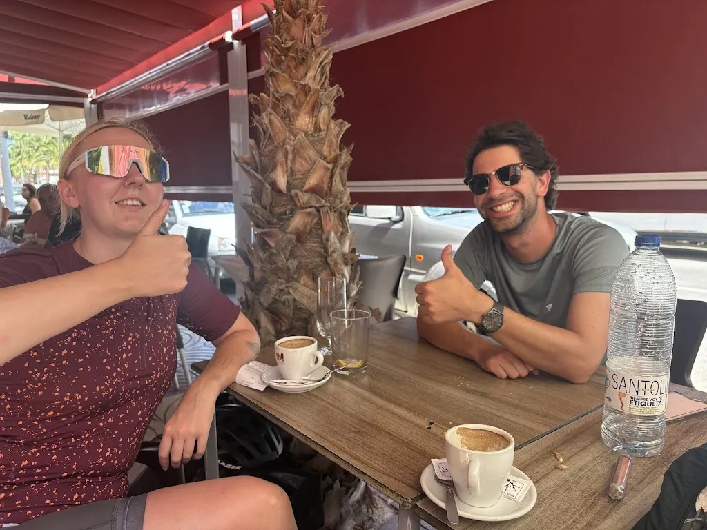 Holly Brown_El dos_Moncofa_review