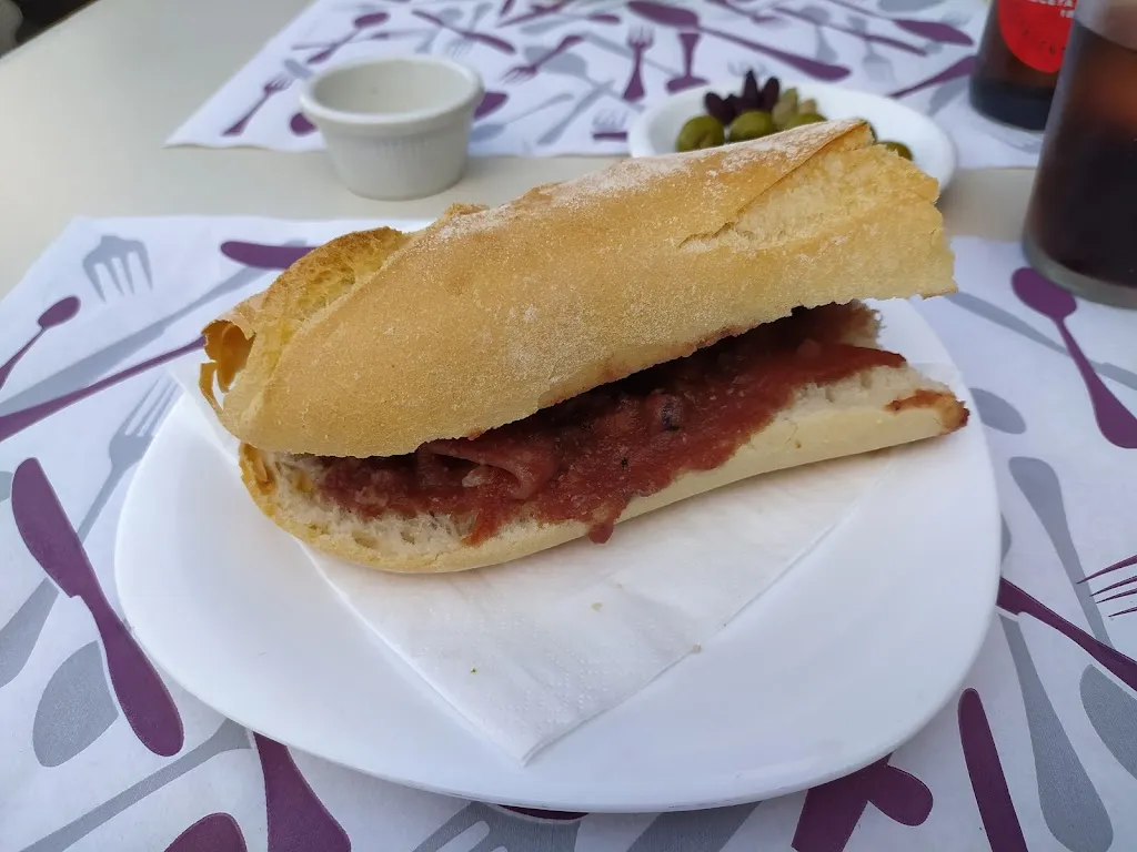 Alberto Millan Hervàs_Bar La Plaça_Moncofa_review