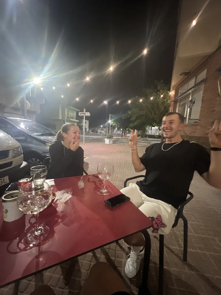 Ellesse Peters_Bar restaurant Alaska_San Rafael del Río_review