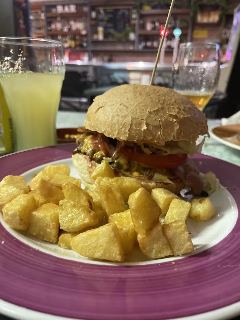 Monica Colonia_Bar restaurant Alaska_San Rafael del Río_review