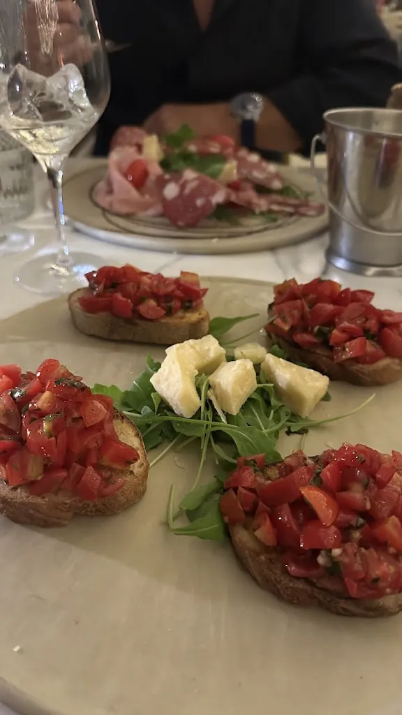 Elizabeth_Malafemmena_Sarratella_review