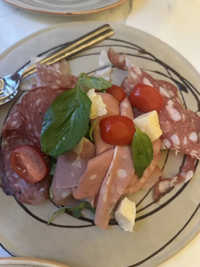 Natalya Brown_Malafemmena_Sarratella_review