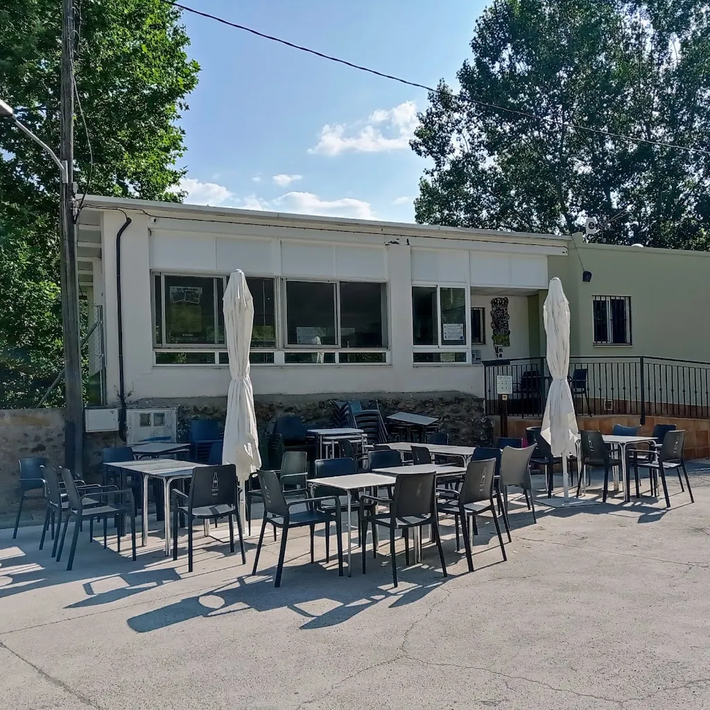 Albergue Pla del Riu restaurant in Sueras/Suera