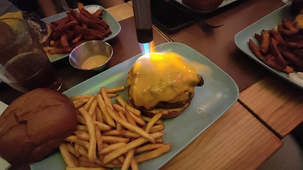 Ornella “Yaevinn”_TORO BURGER Bistró Malasaña_Toro El_review