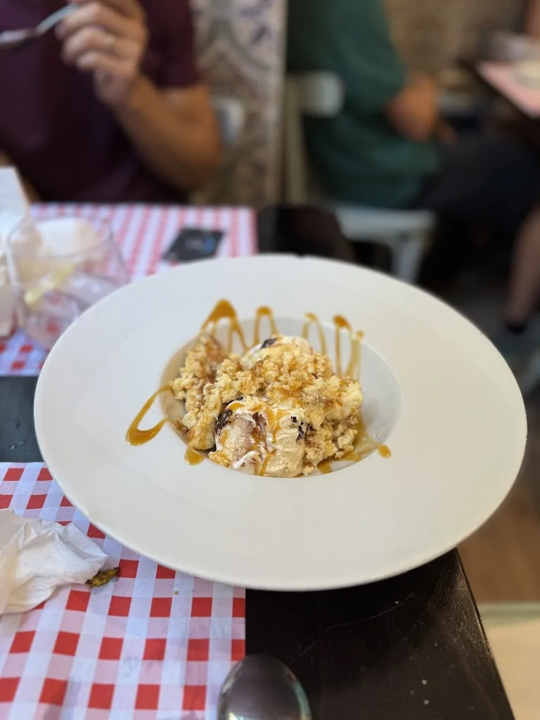 Mike Chu_Barrutia y El Nueve_Teresa_review